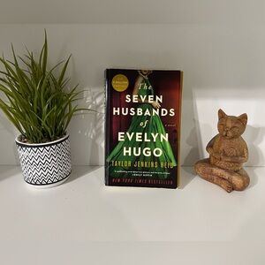 The Seven Husbands of Evelyn Hugo by Taylor Jenkins Reid Paperback Book